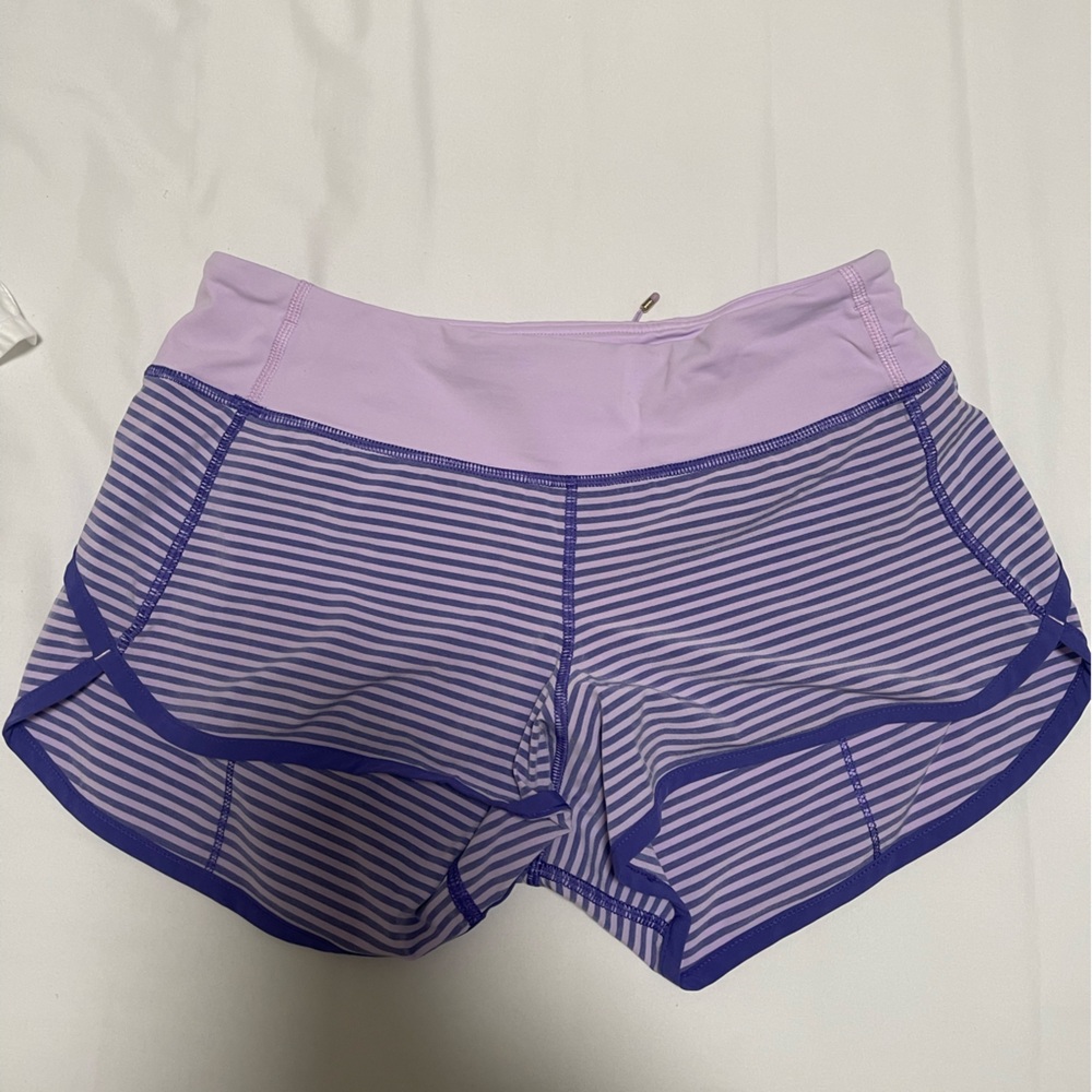 Lululemon 2.5 inch Hotty Hot shorts